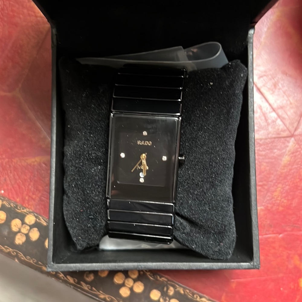 Mens Rado high tech ceramic watch with extra links.